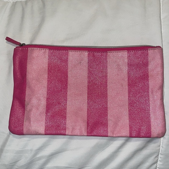 💕Vintage Victoria’s Secret Travel Bag in Signature Stripes - Picture 2 of 4